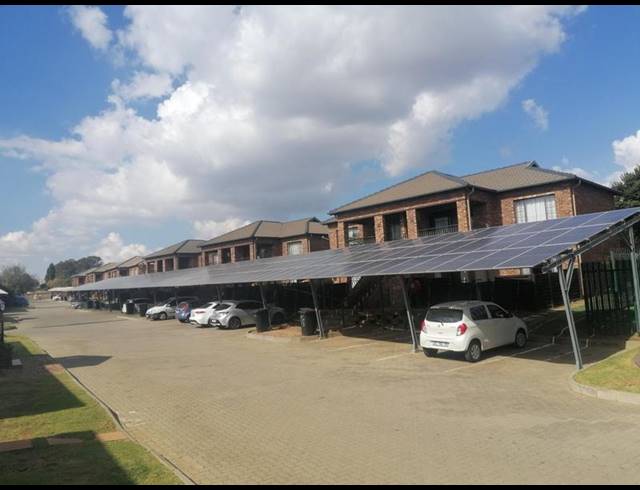 2 BEDROOM TOWNHOUSE FOR SALE IN SONNEVELD